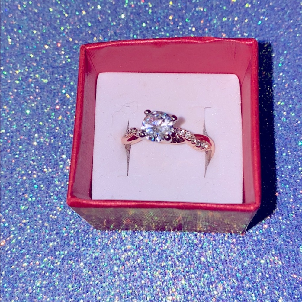 Two tone princess ring